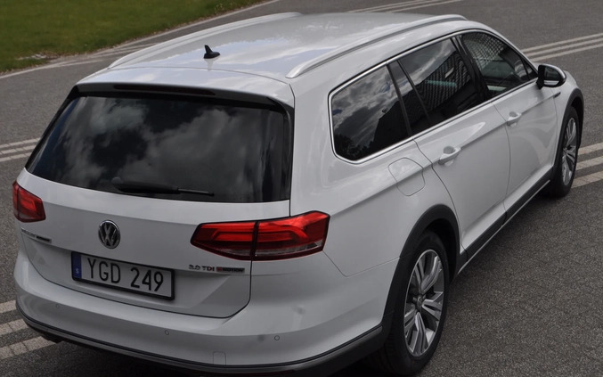 Volkswagen Passat cena 72999 przebieg: 199000, rok produkcji 2016 z Legnica małe 781